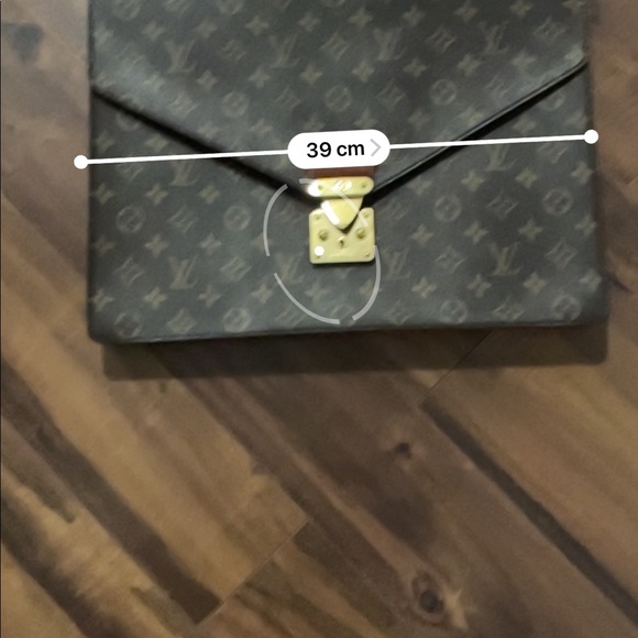 Louis Vuitton briefcase ambassador - Picture 12 of 13